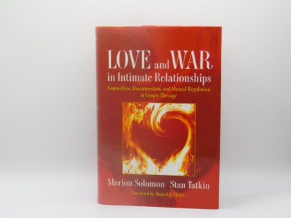Cover of Love and War in Intimate Relationships: Connection, Disconnection, and Mutual Regulation in Couple Therapy